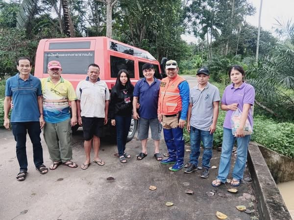 💧🔊🚨 14 ธันวาคม พ.ศ.2567 
นายทรงยศ กรุณา รองนายกเทศมนตรี รักษาราชการแทนนายกเทศมนตรีตำบลกะปาง  พร้อมด้วย งานป้องกันและบรรเทาสาธารณภัย และ นายณฐพล สุชาติพงษ์ หัวหน้าสำนักงานป้องกัน จ.นครศรีธรรมราช สาขาทุ่งใหญ่ ลงพื้นแก้ไขน้ำท่วม และสำรวจติดตามปริมาณมวลน้ำแต่ละพื้นที่ เพื่อเร่งระบายน้ำที่ท่วมขังอย่างรวดเร็วที่สุด ทั้งนี้ขอให้ประชาชนในพื้นที่ตำบลกะปาง ติดตามข่าวอย่างใกล้ชิด ✌🏻