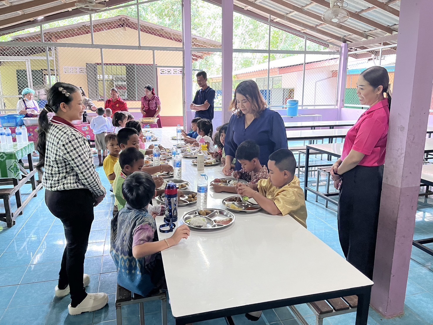 วันอังคาร ที่26 สิงหาคม 2568
นายอุทัย จงสวัสดิ์ นายกเทศมนตรีตำบลกะปาง มอบหมายให้ คณะทำงานติดตามฯ ได้ลงพื้นที่เพื่อติดตาม ตรวจสอบและประเมินผลฯ โครงการเงินอุดหนุนอาหารกลางวัน ณ โรงเรียนบ้านคลองตูก ตามเมนู Thai School Lunch