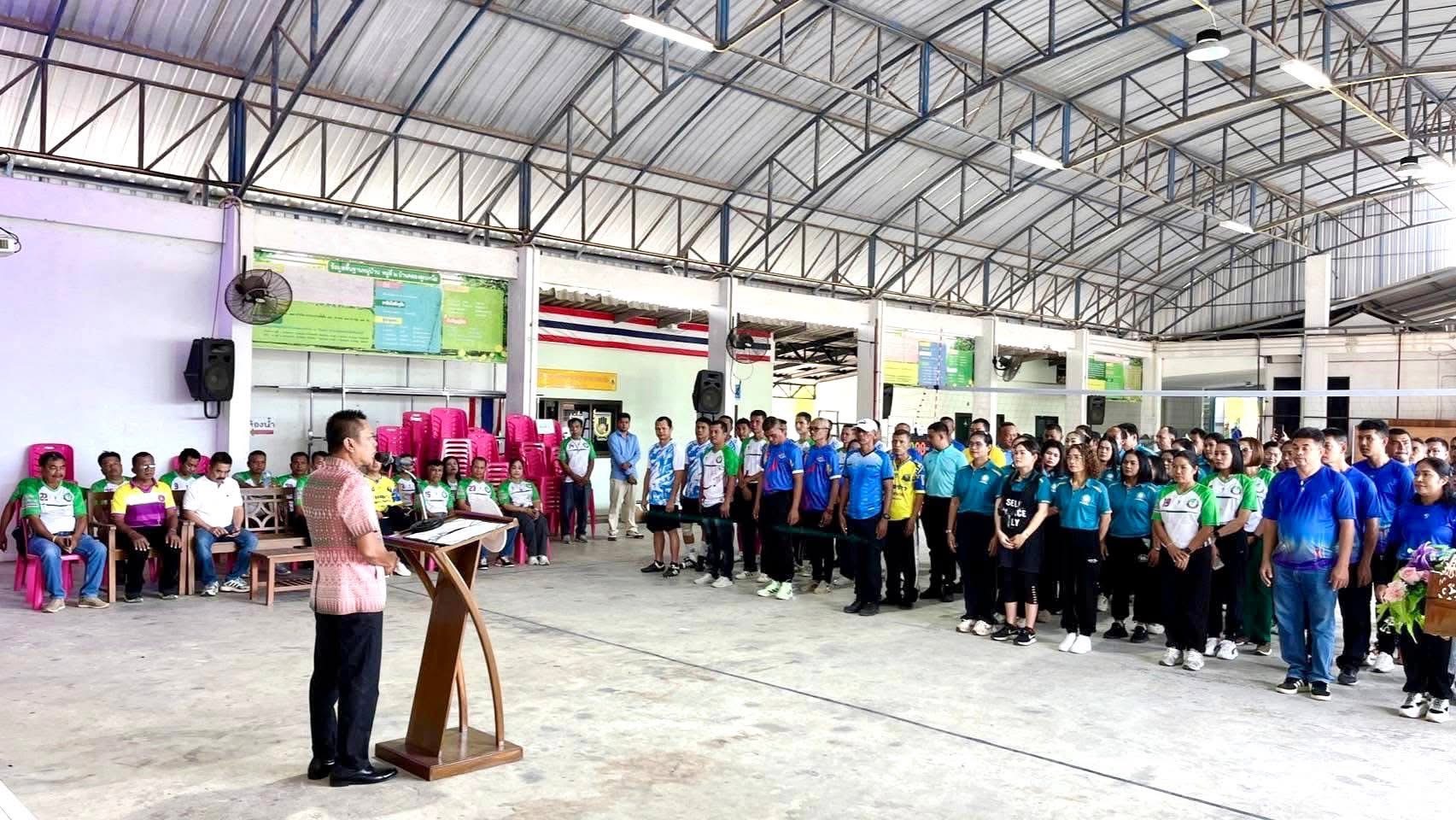 เทศบาลตำบลกะปาง นำโดย นายอุทัย จงสวัสดิ์ นายกเทศมนตรีตำบลกะปาง  คณะบริหาร หัวหน้าส่วนราชการ นายสนอง เพียรดี   สมาชิกสภาองค์การบริหารส่วนจังหวัดนครศรีธรรมราช สมาชิกสภาเทศบาลตำบลกะปาง  กำนันผู้ใหญ่บ้าน ตำรวจสถานีตำรวจภูธรกะปาง และทหารค่ายเทพสตรีศรีสุนทร  ได้ร่วมจัดกิจกรรมการแข่งขันกีฬาสานสัมพันธ์เพื่อสร้างความสัมพันธ์ความสามัคคี และเพื่อส่งเสริมสุขภาพร่างกายแข็งแรงและมีสุขภาพที่ดี

   ซึ่งได้รับเกียรติจากท่านสมคิด กาฬสุวรรณ นายอำเภอทุ่งสง เป็นประธานเปิดและร่วมแข่งขันคู่พิเศษกีฬาเปตองระหว่างท่านนายอำเภอ คู่กับท่านนายกเทศมนตรี และท่านสมาชิกสภาองค์การบริหารส่วนจังหวัด คู่กับท่าน สมศักดิ์  แสงอารยะกุล ซึ่งในครั้งนี้มีการแข่งขันกีฬาวอลเลย์บอล  กีฬาฟุตบอล และกีฬาเปตอง